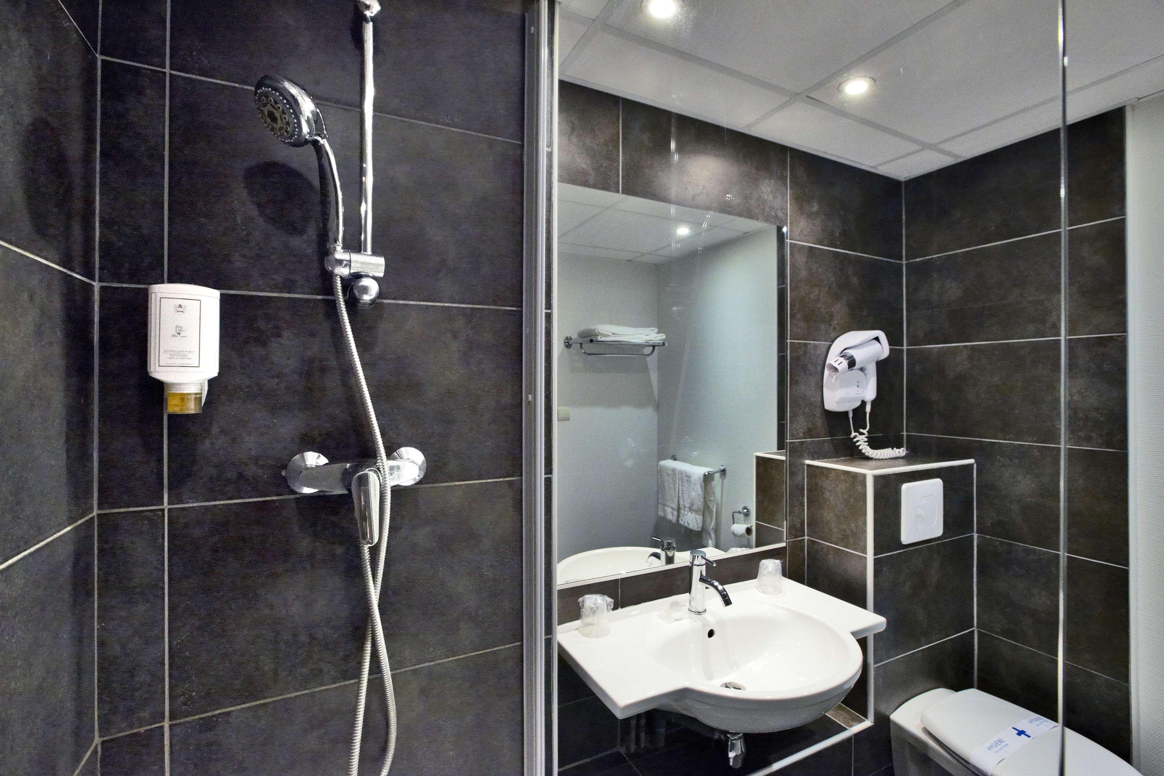Hôtel Kyriad La Rochelle Centre Extérieur photo